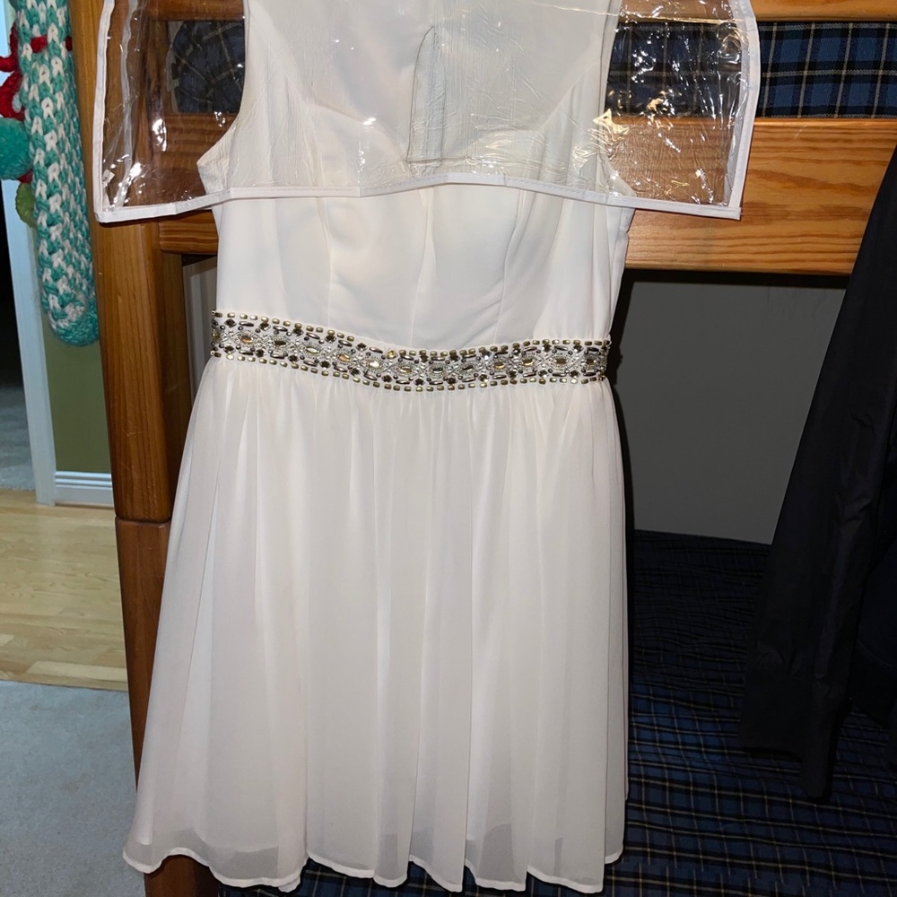 Juniors white dress w/ gold accent